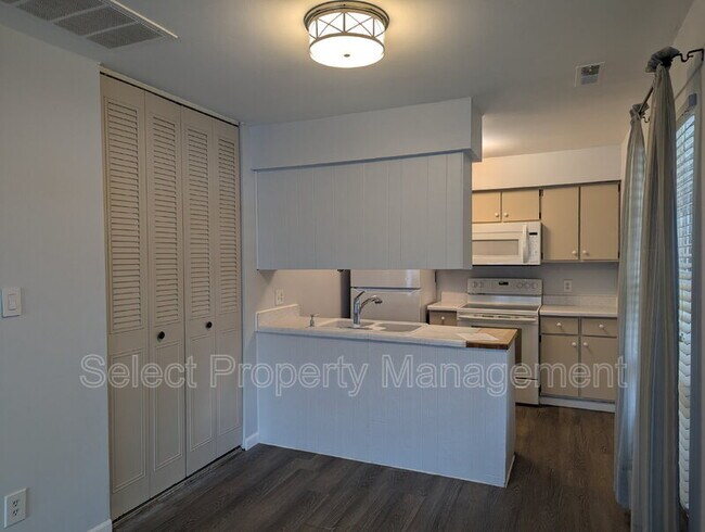 Building Photo - 5138 Woodmark Dr