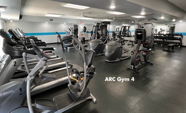 Building Photo - Golfside Villa