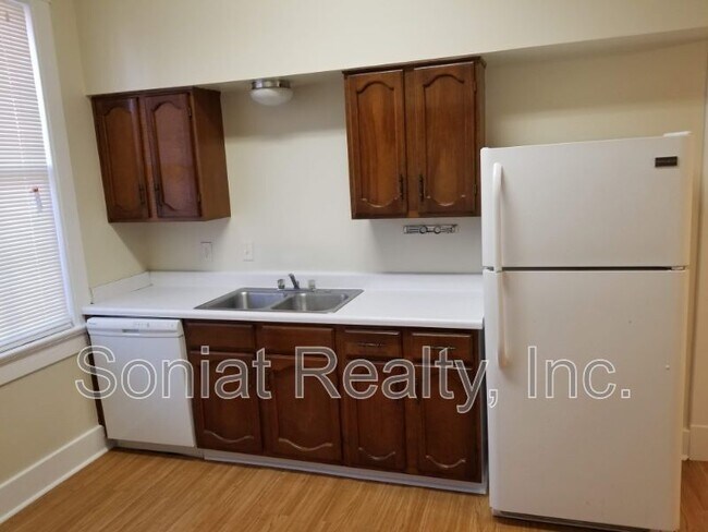 Building Photo - 110 S Pierce St