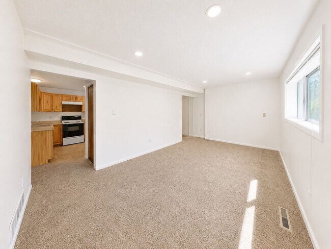 Building Photo - Spacious and charming! Conveniently located 2 bedroom, 1 bathroom