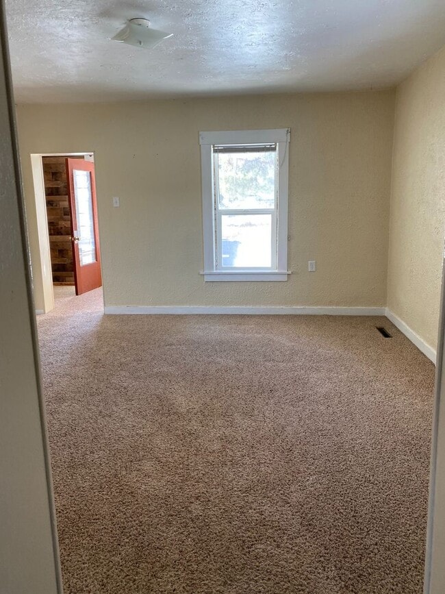 Building Photo - Cozy 2-Bedroom Home with Spacious Yard – C...