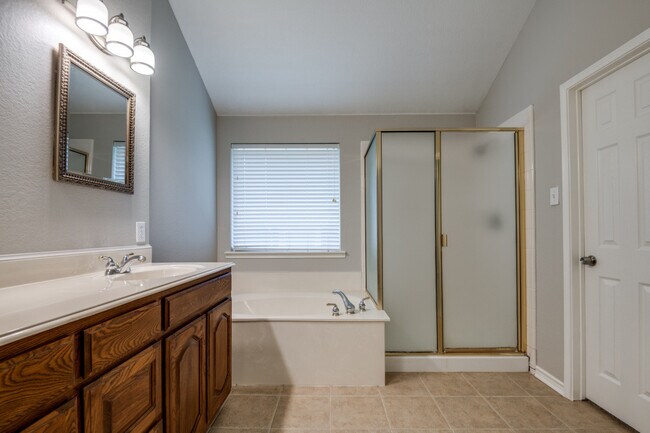Building Photo - 1845 Avonlea Dr