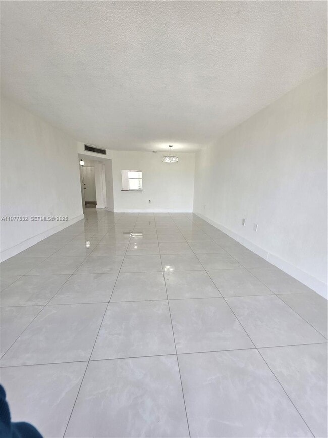 Building Photo - 1351 NE 191st St