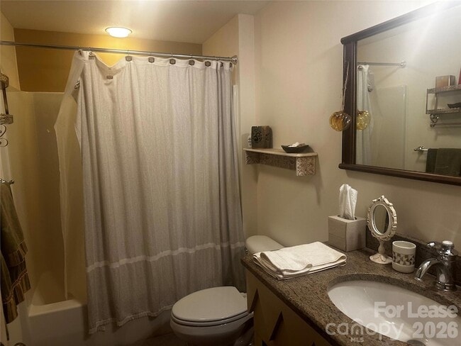 Building Photo - 300 Creekside Wy