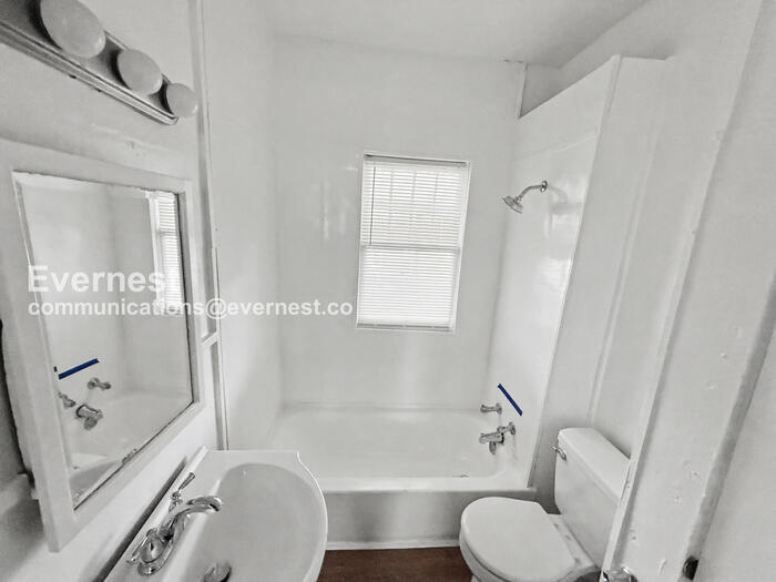 Building Photo - 1515 36th Pl N