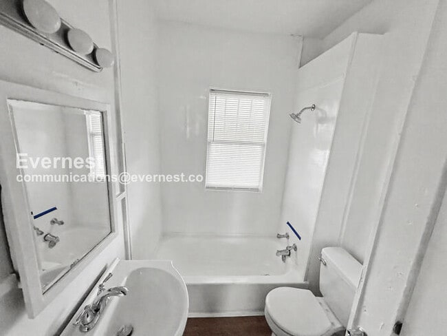 Building Photo - 1515 36th Pl N