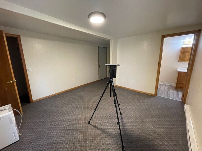 Building Photo - 416 N 15th Ave E