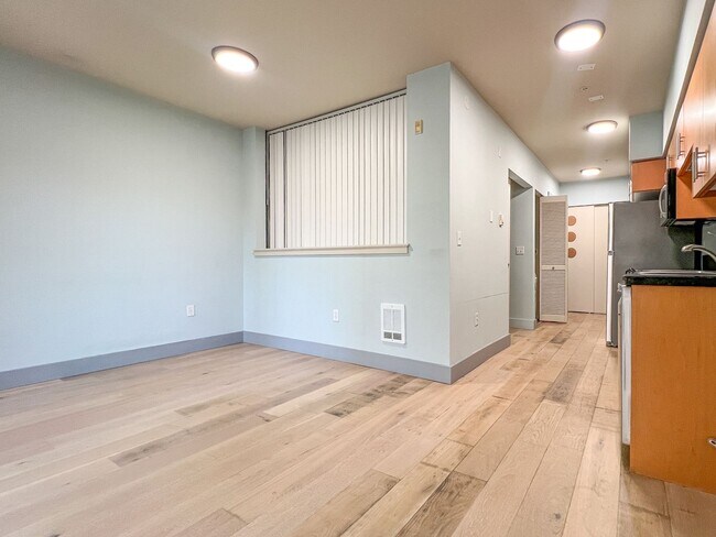 Building Photo - 1bd/1ba Seattle Condo