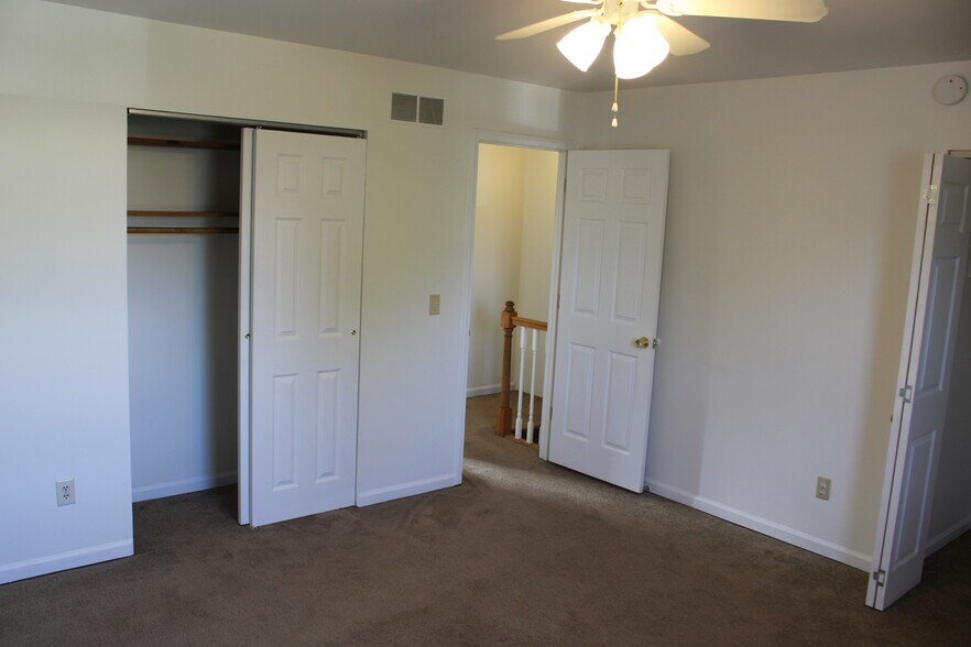 Master Bedroom - 817 Cole Blvd