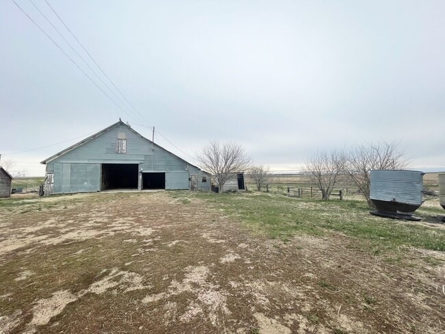 Building Photo - Exit 350 Acreage between Sioux Falls and Mitchell- 4 bedroom house