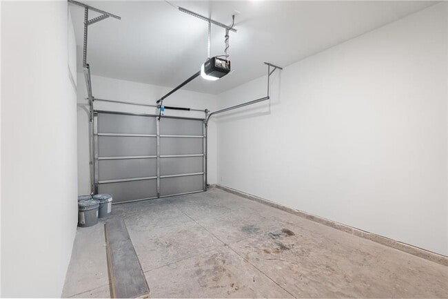 Building Photo - 5820 Calle Vis Dr