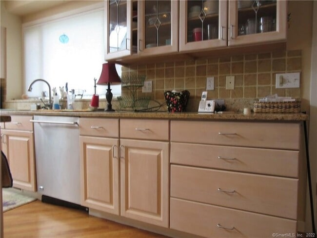 Building Photo - 18 Fox Run