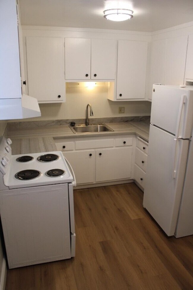 Building Photo - 5234 Sacramento Ave