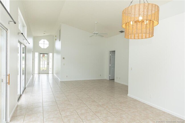 Building Photo - 8965 SW Chevy Cir