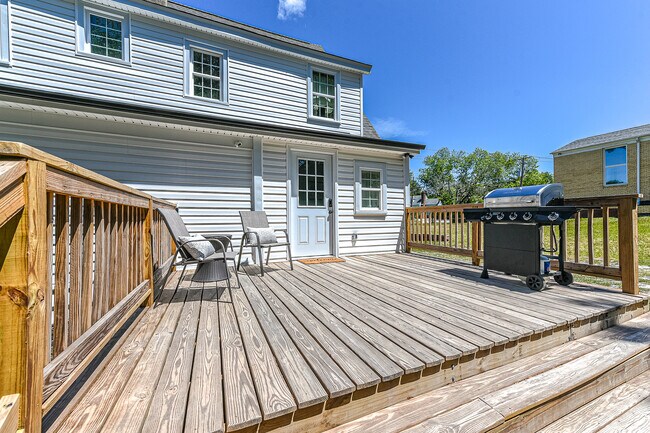 Backyard deck - 2118 Market St