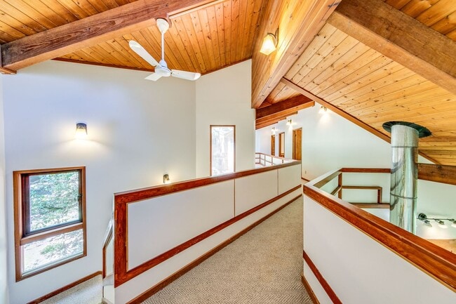 Building Photo - Private 3 Bedroom Home in the Woods