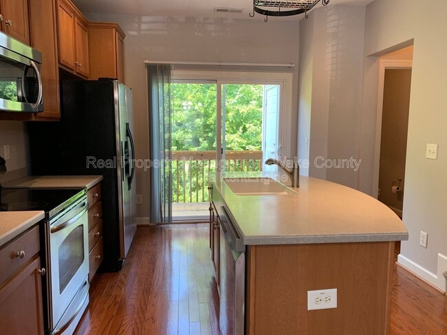 Building Photo - 8025 Goldenrain Way