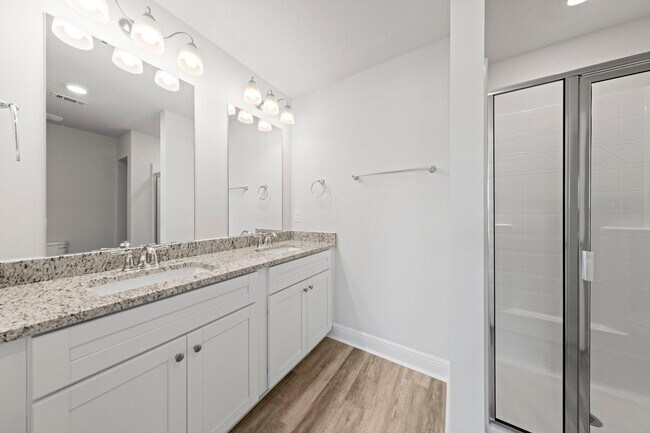 Building Photo - 1027 McLaren Cir