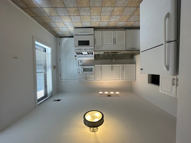 Building Photo - 1302 N Cleaver St