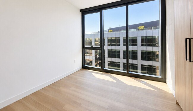Building Photo - 216 N Ada St