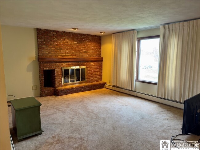 Building Photo - 32 Maple St