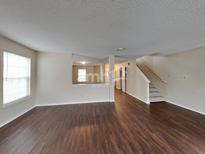 Building Photo - 10798 Cyrus Dr