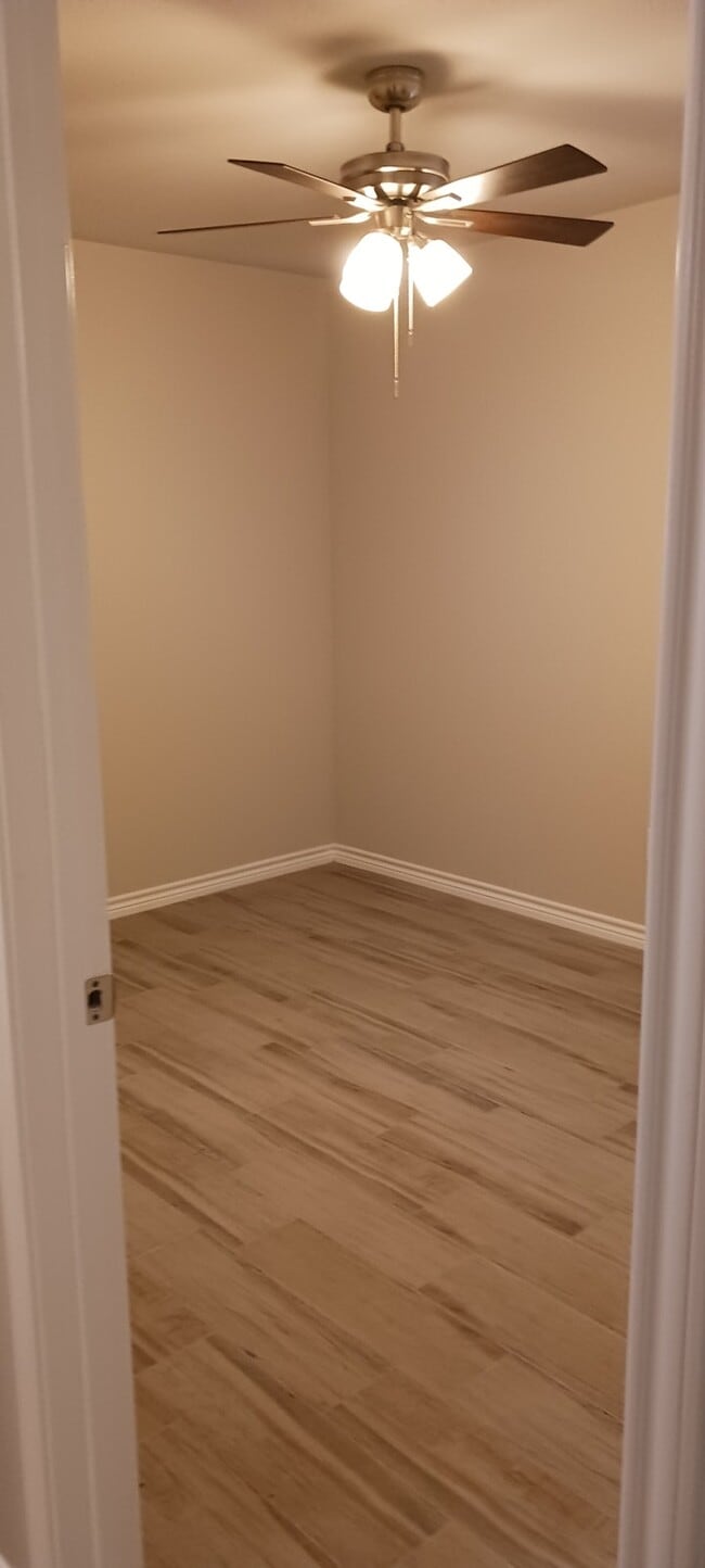 Building Photo - 2611 Leroy Ln