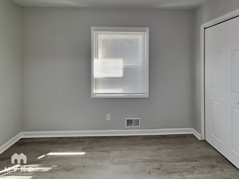 Building Photo - 2050 Sandgate Cir SW