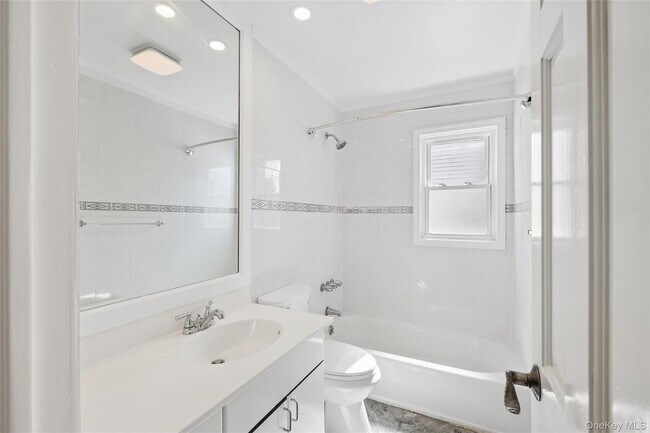 Building Photo - 31 Evelyn Ln