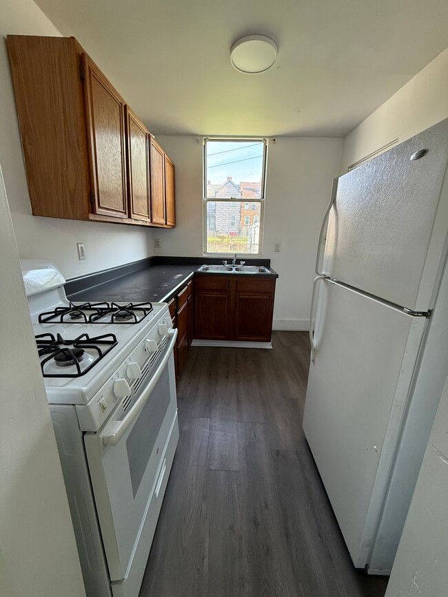 Building Photo - 2-Bedroom Home with Fenced Yard – Minutes from Downtown Pittsburgh