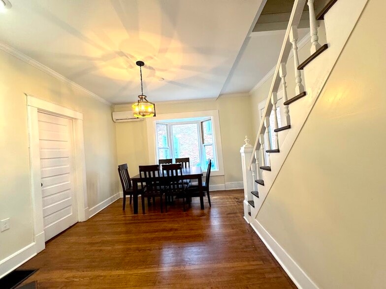 Building Photo - 1233 E Center St