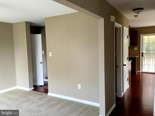 Building Photo - 96 Tanterra Dr