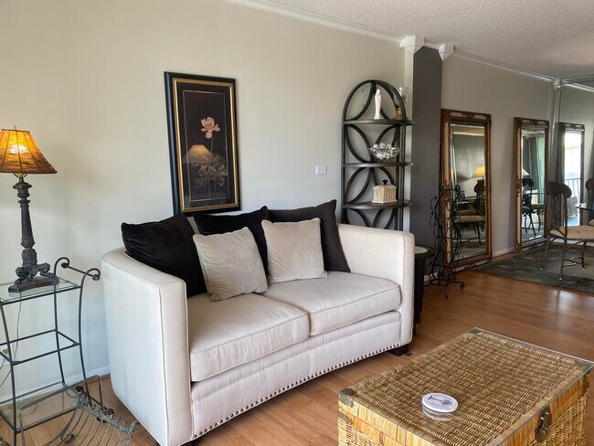 Building Photo - 1 Royal Palm Way