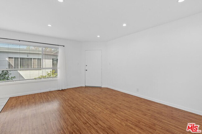 Building Photo - 5468 Blackwelder St