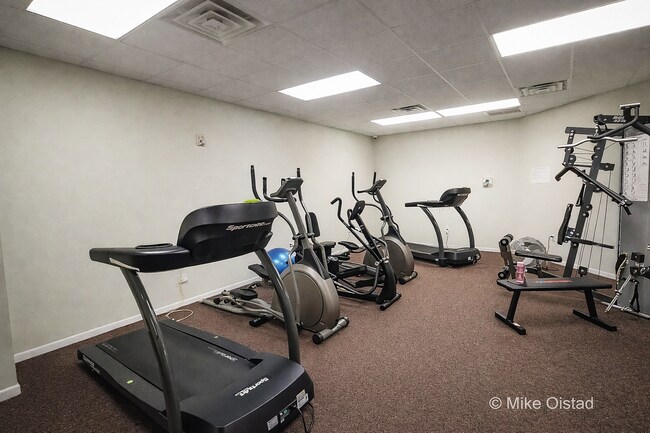 Building Photo - Diamond Valley Apartments