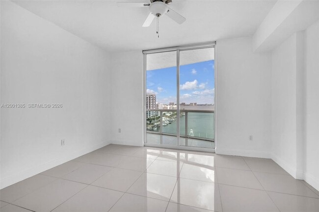 Building Photo - 7900 Harbor Island Dr