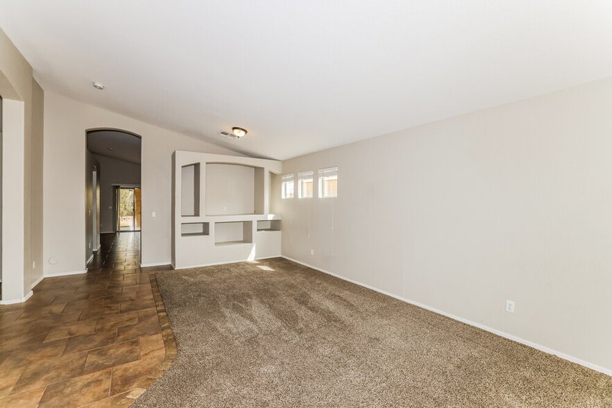 Building Photo - 11190 W Las Palmaritas Dr