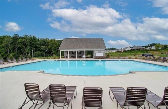 Building Photo - 4599 Silver Oak Dr SW