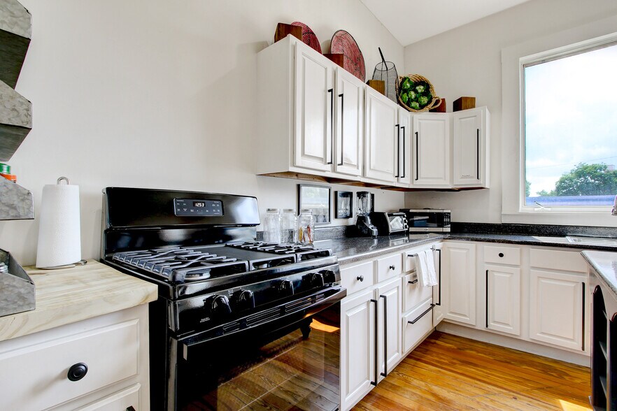 Building Photo - 120 Shadrach St