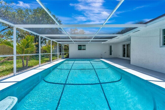 Building Photo - 9125 SE Karin St