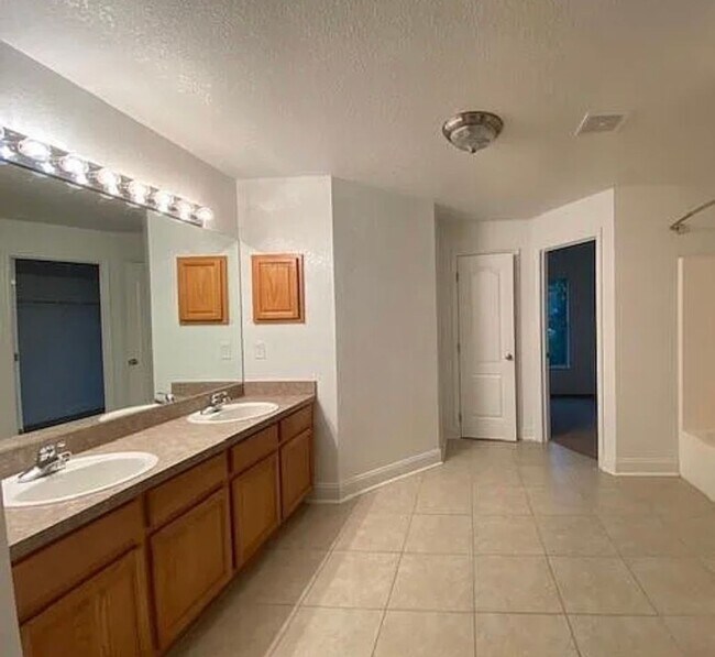 Building Photo - 11484 SW 51st Cir