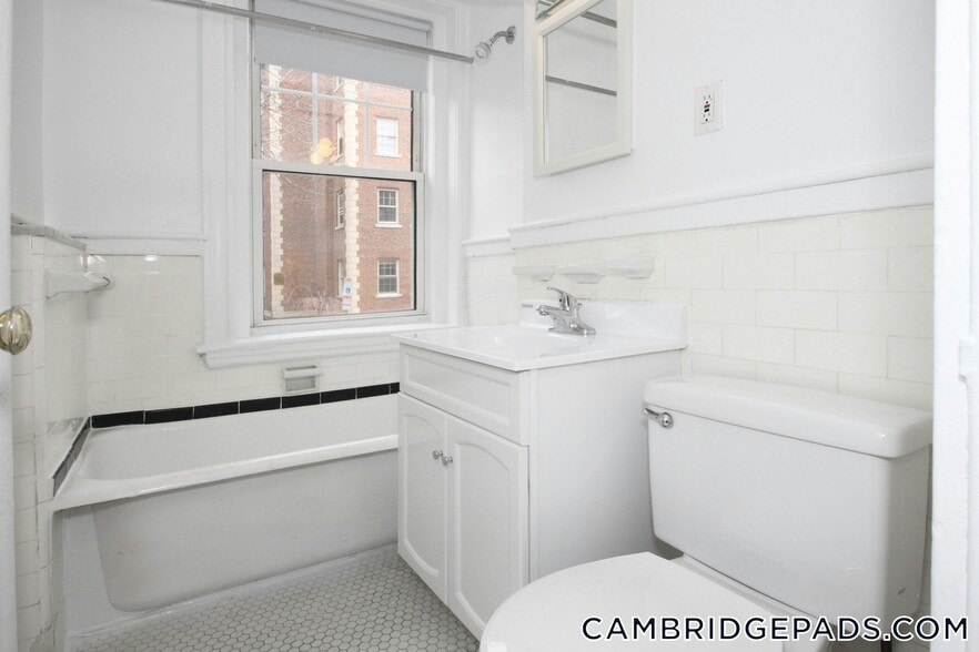 Building Photo - 18 Chauncy St