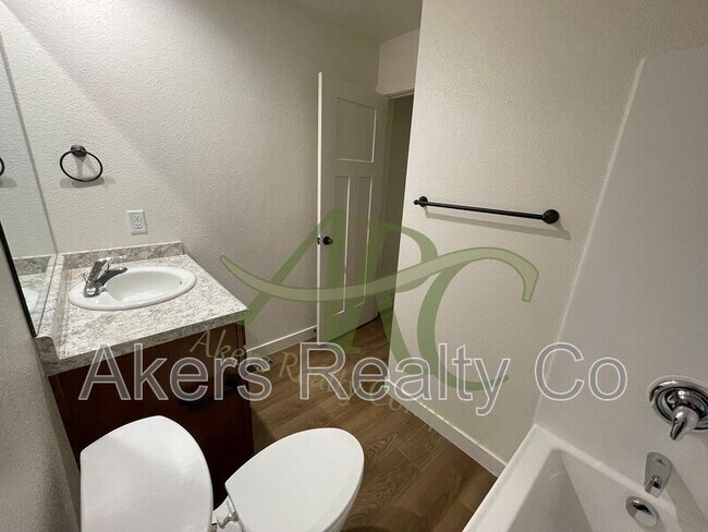 Building Photo - 968 S Coral Pl