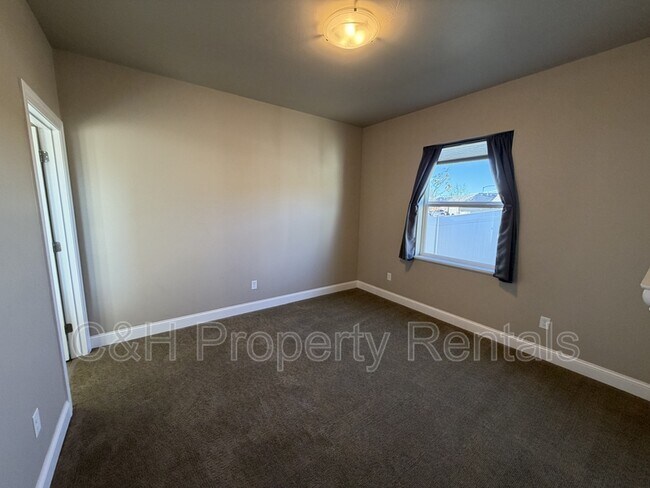 Building Photo - 1405 Harmony Ct