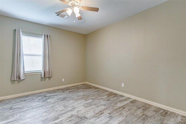 Building Photo - 8020 Bendell Dr