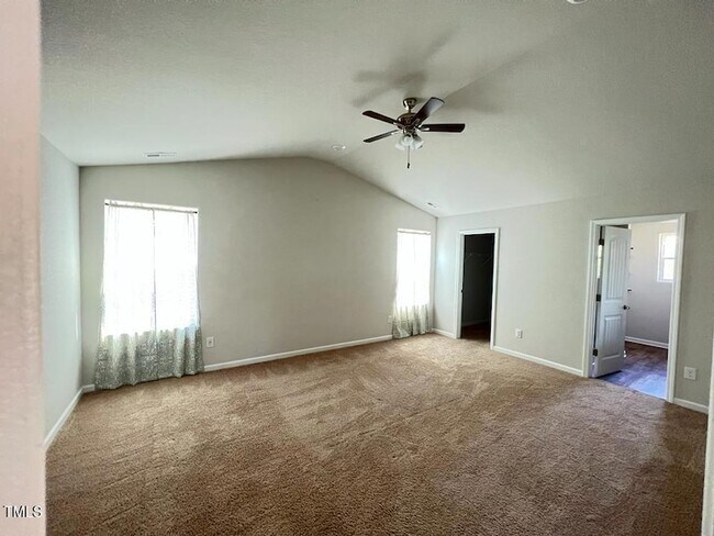 Building Photo - 882 Avery Pond Dr