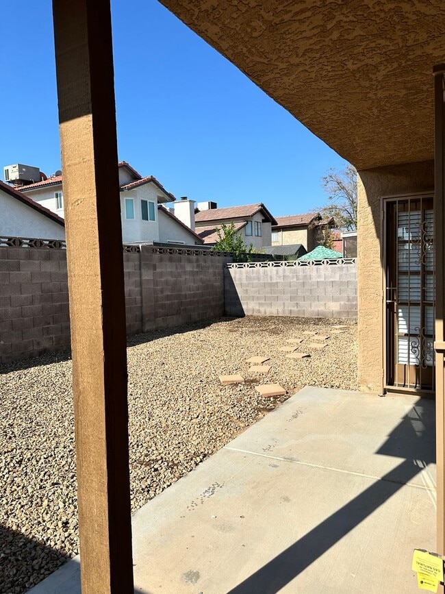 Building Photo - Gorgeous 2 bed/2Ba Home