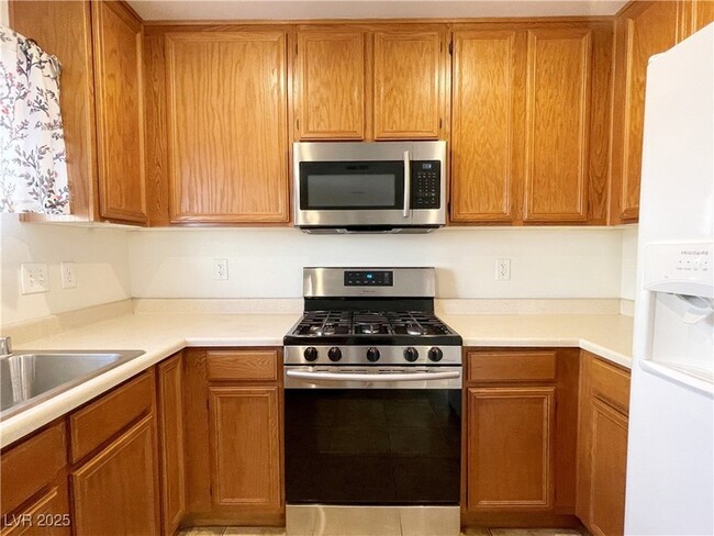 Building Photo - 1836 N Luna Alegre St