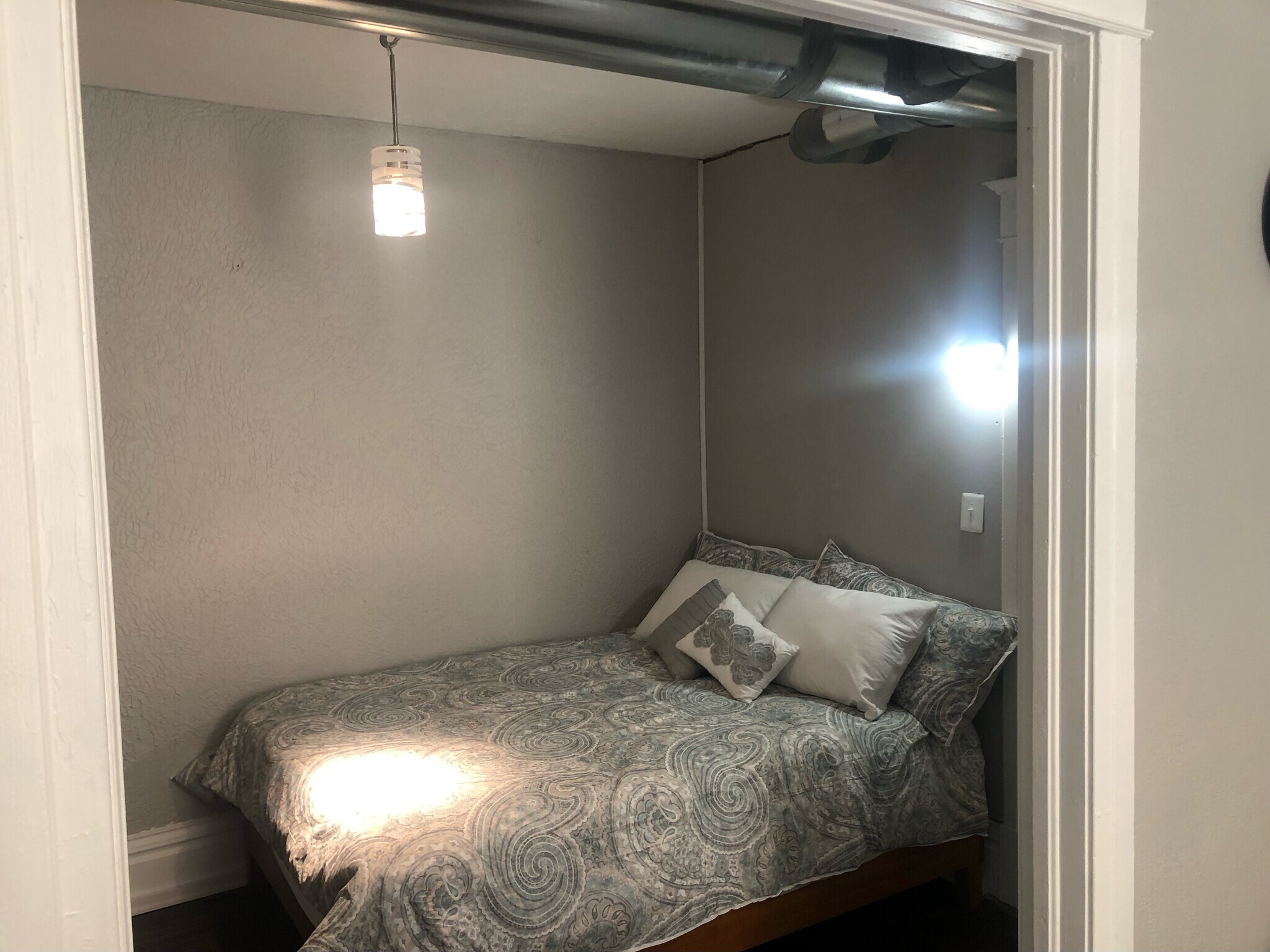 Room - 106 7th St