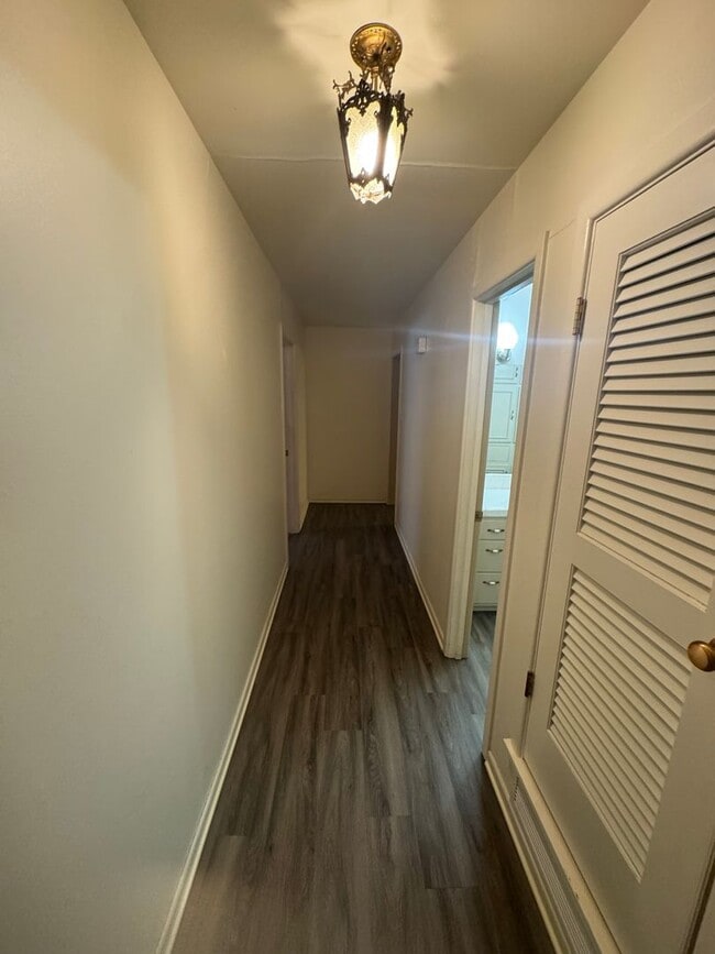 Building Photo - 550 E N 19th St